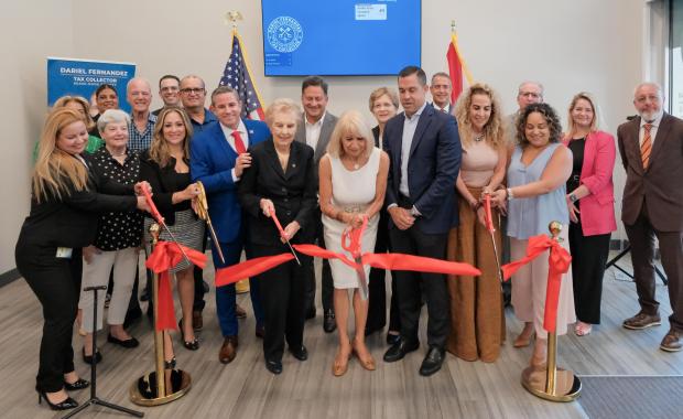 El Recaudador de Impuestos del Condado de Miami-Dade, Dariel Fernandez, inaugura la primera oficina en Coral Gables