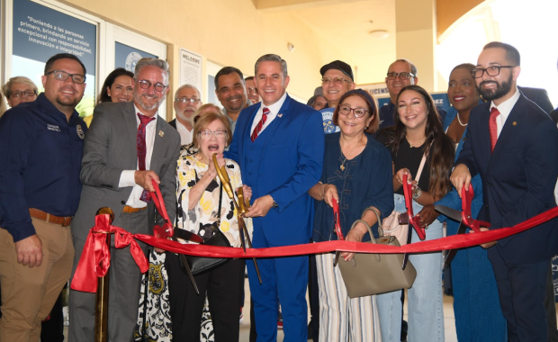 Recaudador de Impuestos Dariel Fernandez Realiza Corte de Cinta Para Inaugurar la Sexta Oficina del Recaudador en el Condado Miami-Dade