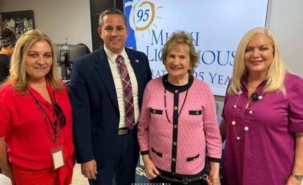 La Oficina Móvil del Recaudador de Impuestos Llega a Miami Lighthouse for the Blind