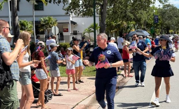 El Recaudador de Impuestos Dariel Fernandez Celebra el Día de la Independencia con Comunidades de Todo Miami-Dade