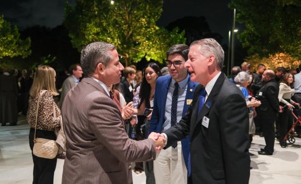 El Recaudador de Impuestos del Condado de Miami-Dade, Dariel Fernandez, se une a la Universidad St. Thomas para conmemorar el 60º aniversario de Nostra Aetate.