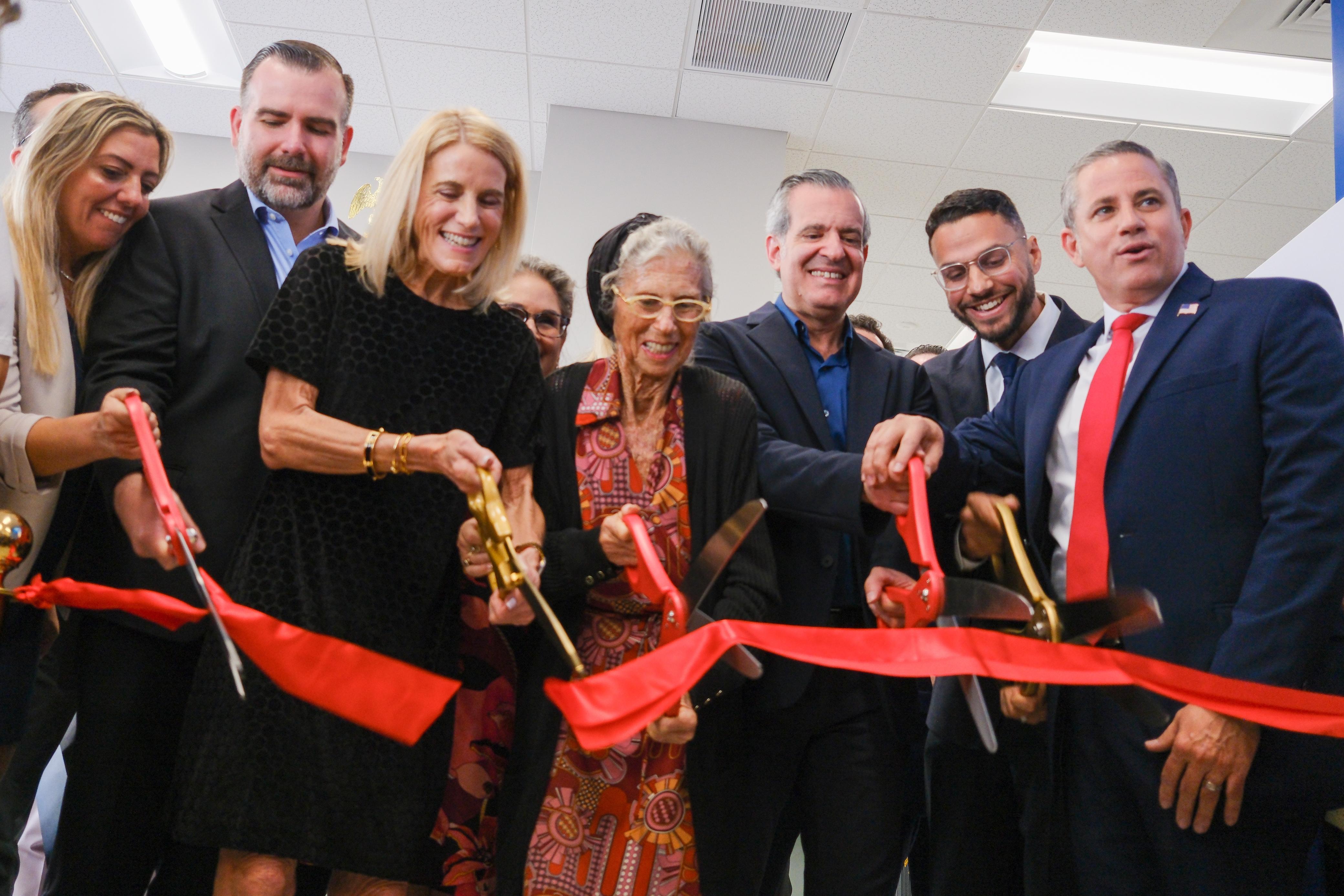dariel-fernandez-and-miami-beach-elected-officials-cutting-ribbon-1.jpeg