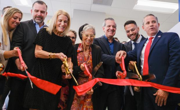 El Recaudador De Impuestos Del Condado De Miami-Dade, Dariel Fernandez Hace Historia, Inaugurando La Primera Oficina En Miami Beach