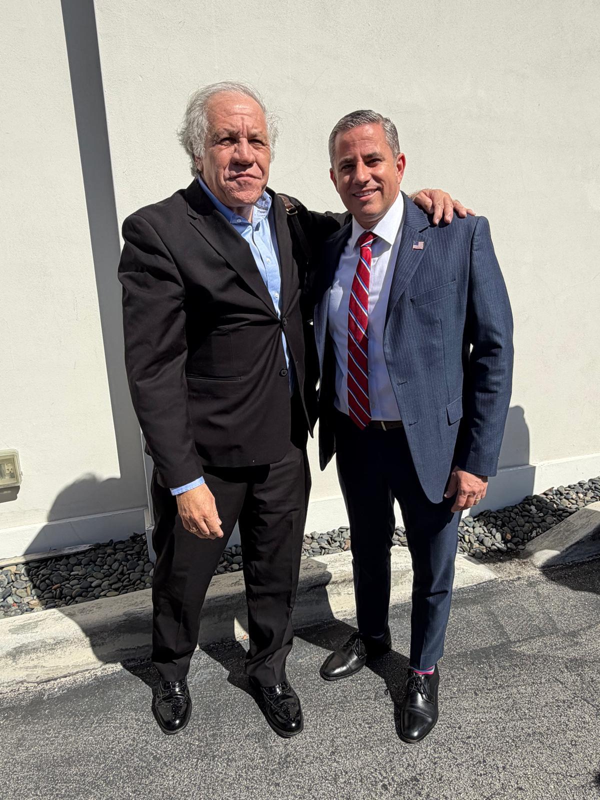dariel-fernandez-with-luis-almagro.jpeg
