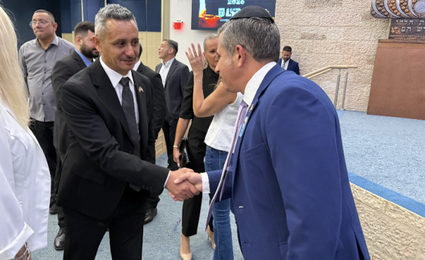 Tax Collector Dariel Fernandez Joins Yom Hazikaron Commemoration, Honoring Sacrifice, Memory, and Unity