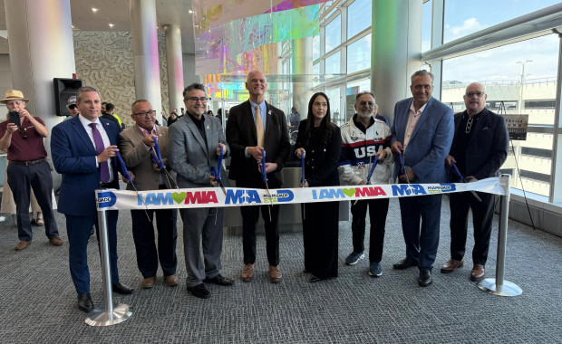 El Recaudador Dariel Fernandez Asiste a la Inauguración de la Exhibición sobre Glenn Curtiss en el Aeropuerto Internacional de Miami