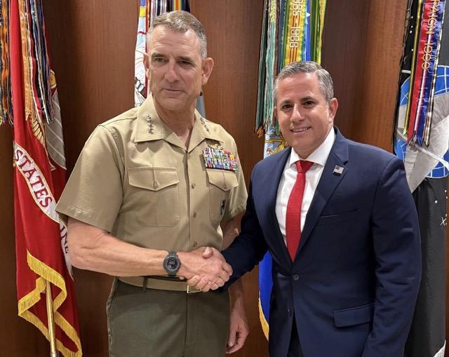 fernandez-with-commander.jpeg