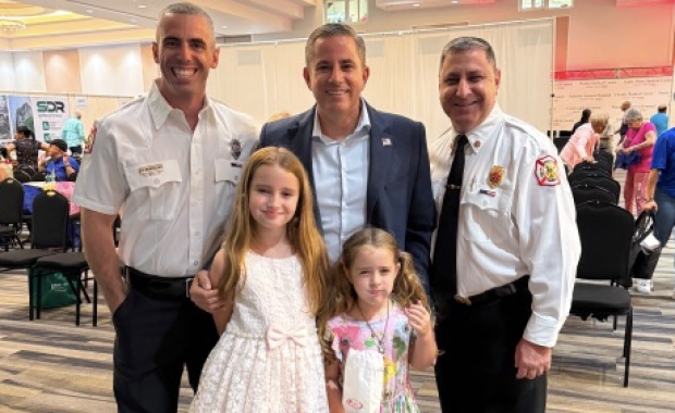 El Recaudador de Impuestos Dariel Fernandez Participa en Evento de Preparación Comunitaria con el Departamento de Bomberos de Hialeah