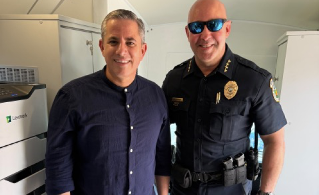 El Recaudador Dariel Fernandez Participa en Evento Comunitario del Departamento de Policía de Homestead