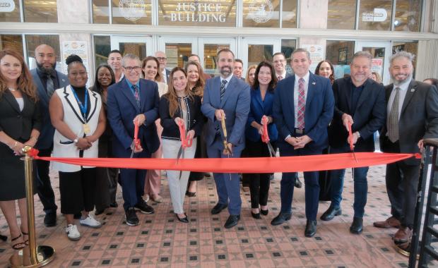 Recaudador de Impuestos del Condado de Miami-Dade Inaugura su Octava Sucursal en el Edificio de Justicia Richard E. Gerstein