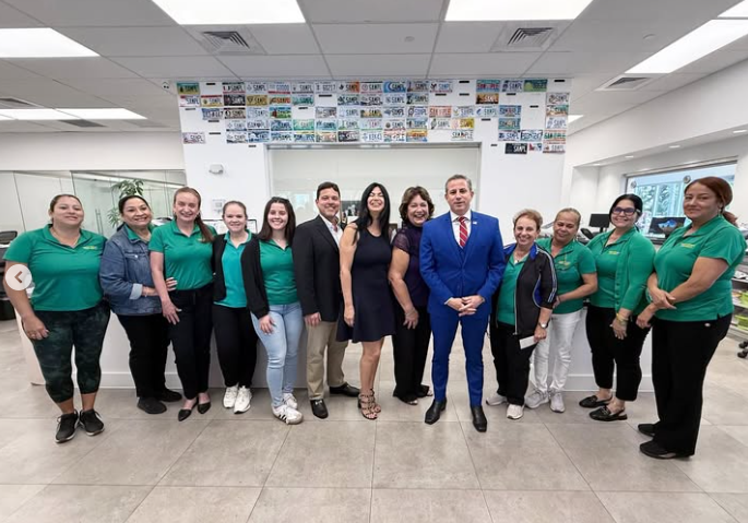 Dariel Fernadnez Visit to Hialeah Tag Agency (1)