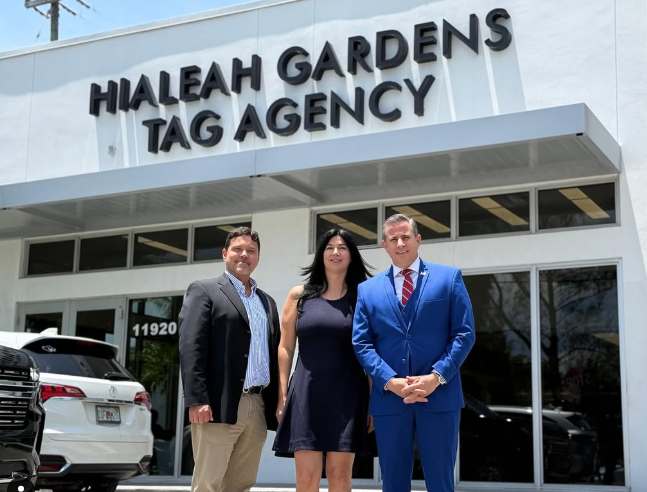 Dariel Fernadnez Visit to Hialeah Tag Agency (2)