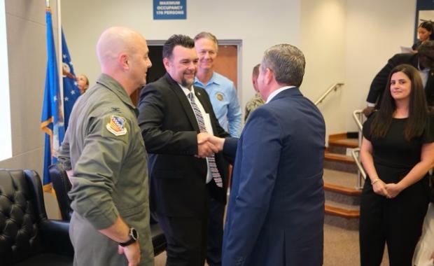 Dariel Fernandez Asiste a la Ceremonia de Incorporación de Comandantes Honorarios del Ala de Combate de la Base Aerea de Homestead 482