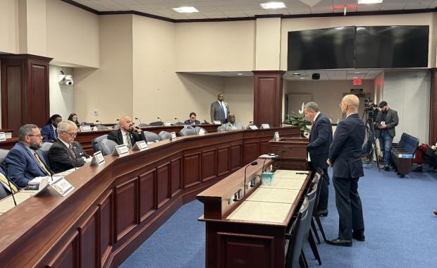 El Recaudador de Impuestos Dariel Fernandez, Destaca el Avance Unánime del Proyecto de Ley HB 841 para Modernizar el Registro Vehicular