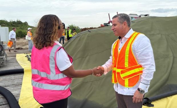 El Recaudador Dariel Fernandez Participa con el Departamento de Manejo de Desechos Sólidos de Miami-Dade en Demostración de Desvío de Residuos