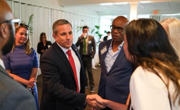 El Recaudador de Impuestos Dariel Fernandez Participa en la Reunión de la Junta Directiva de la Liga de Ciudades del Condado Miami-Dade y en Evento de Regreso a Clases