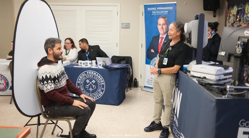Dariel Fernandez visits miami lighthouse (7)