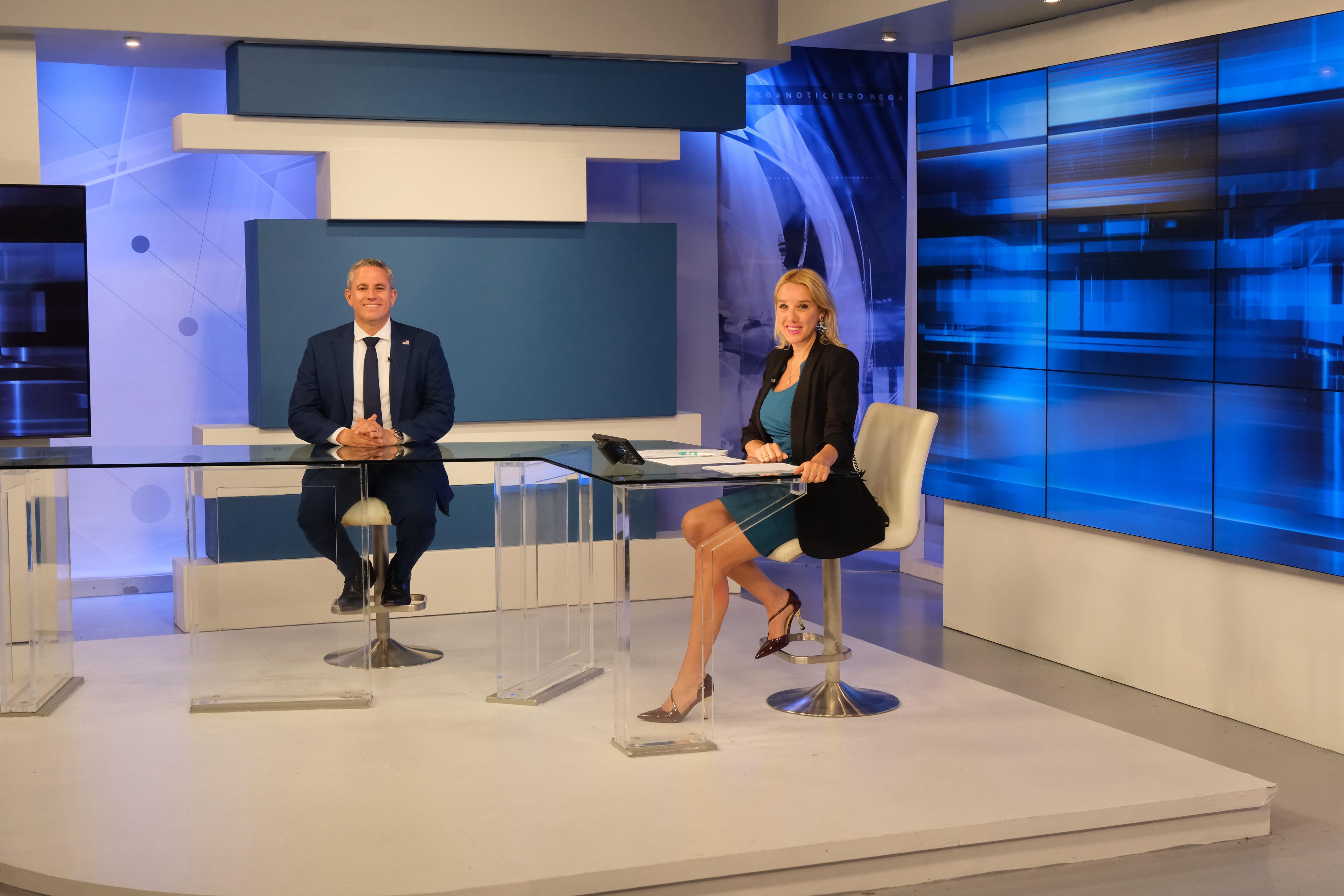 Interview on Mega News with Adriana Navarro - Photo 5