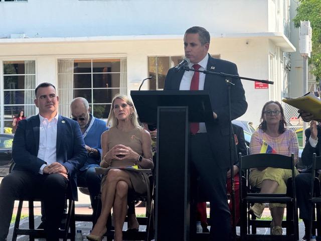 Tax Collector Dariel Fernandez Commemorates Simón Bolívar and Las Américas Day in Miami Beach